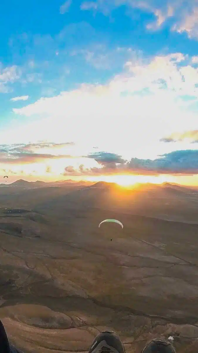 Dieses Bild hat ein leeres Alt-Attribut. Der Dateiname ist FLA50.22_2-papillon-paragliding-313.jpg