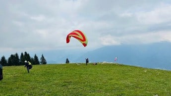 Ein Bild, das Gras, draußen, Himmel, Wolke enthält.
KI-generierte Inhalte können fehlerhaft sein.