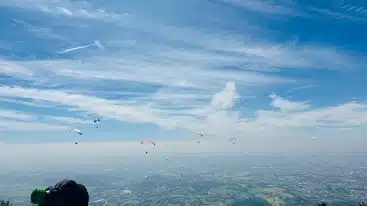 Ein Bild, das draußen, Himmel, Wolke, Abenteuer enthält.
KI-generierte Inhalte können fehlerhaft sein.