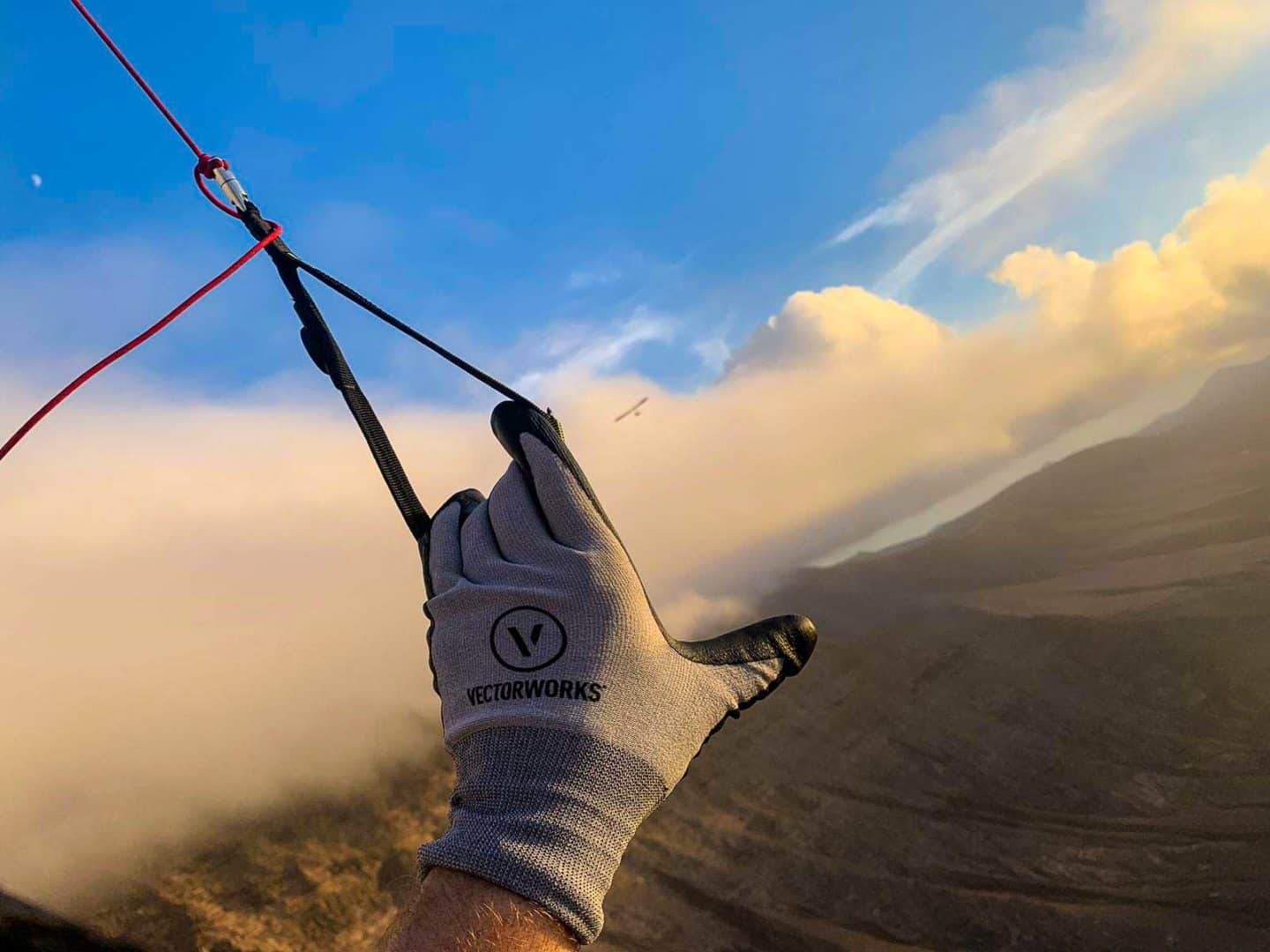 Saison-Auftakt Lanzarote: Fliegen bei 24 °C, abends Live-Musik-Session in der Casa La Costa, erster Streckenflug der Saison ins Risco de Famara!