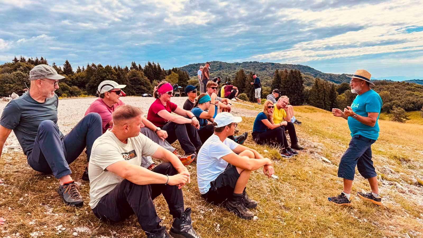 Manöver-Briefing am Berg...