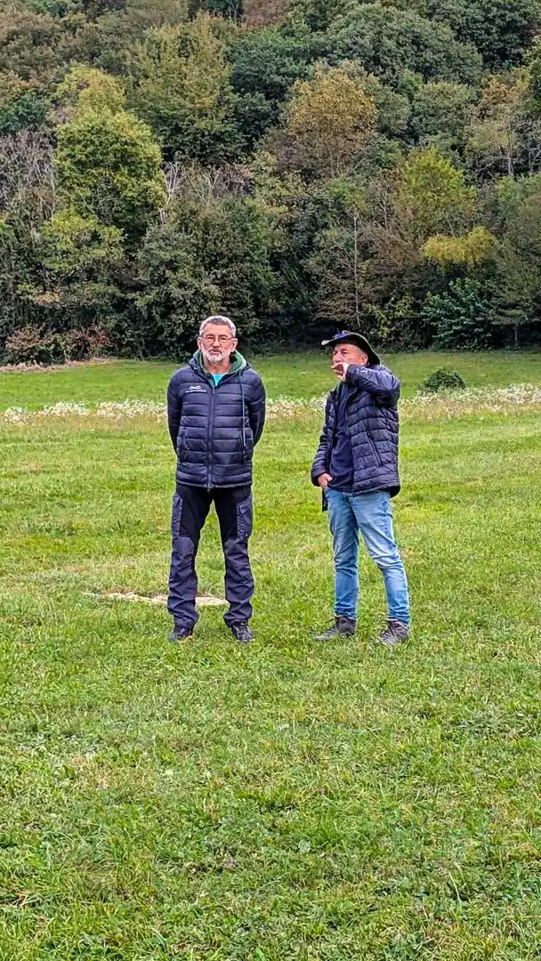 Sprachtraining Paul und Claus am Landeplatz (Foto Chrissi)
