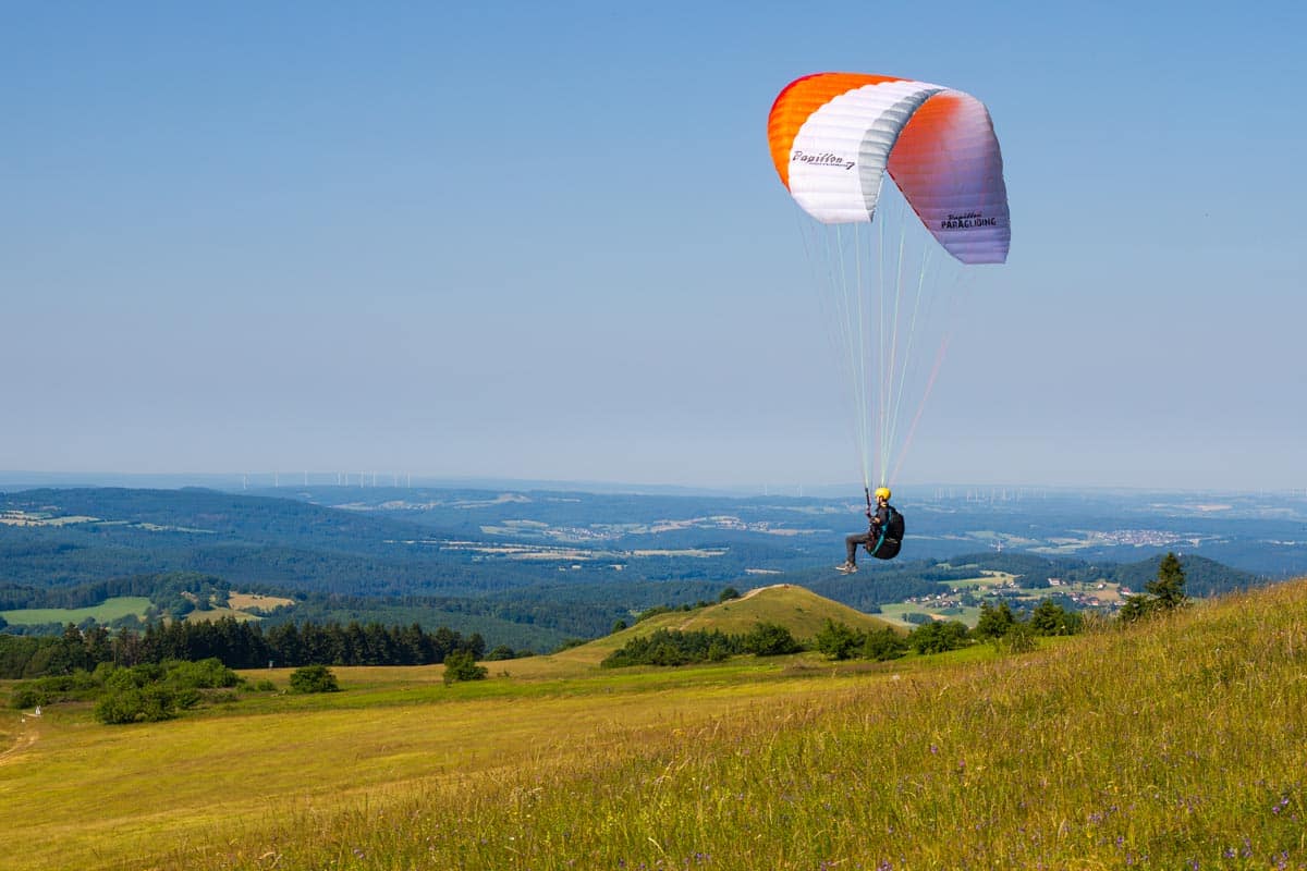 Schulungsflug im Gleitschirm-Kombikurs mit Papillon Paragliding auf der Wasserkuppe