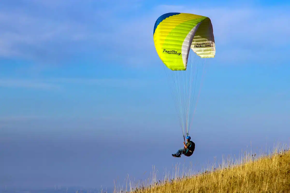 Gleitschirmflug im Kombikurs am Südhang der Wasserkuppe