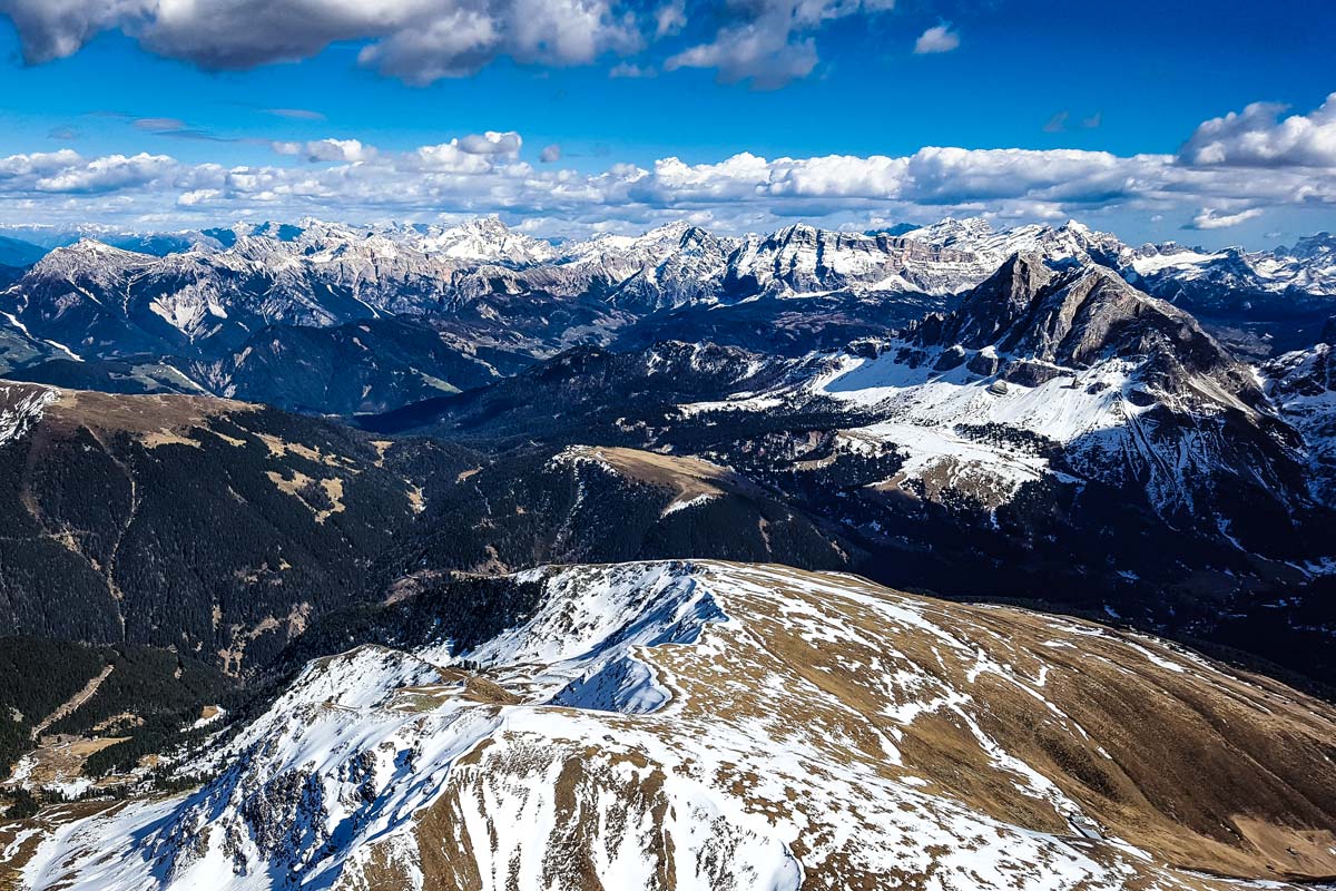 Thermikflug mit Blick in die Dolomiten