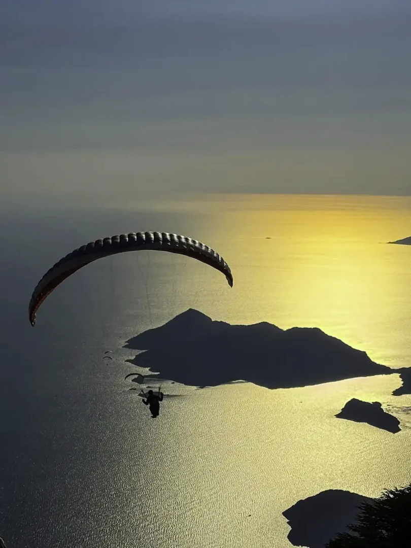 Sunset-Flug mit Meerblick...